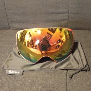 Snowboarding goggles